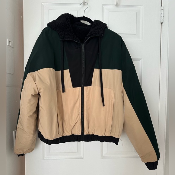 Alo Yoga Duality Reversible Sherpa Jacket - Picture 6 of 16